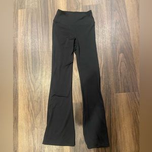 Victoria’s Secret sport on point flow flare leggings